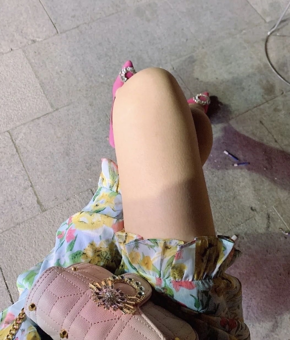 郑州喜欢穿着丝袜 pa~pa兼职美女